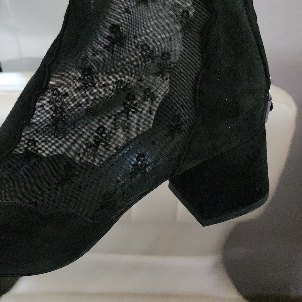 Boots - Picture 7 of 9